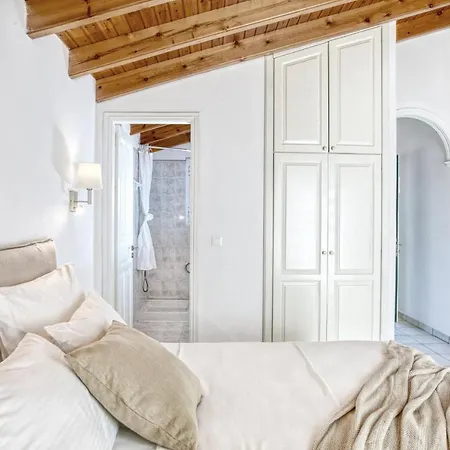 Eftichia & Lägenhetshotell 3*